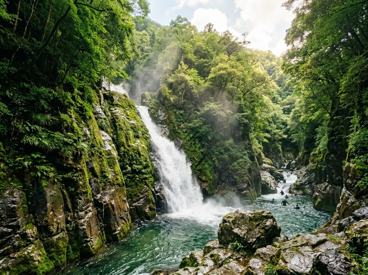 Forest Canyon（滑床渓谷キャニオニング）